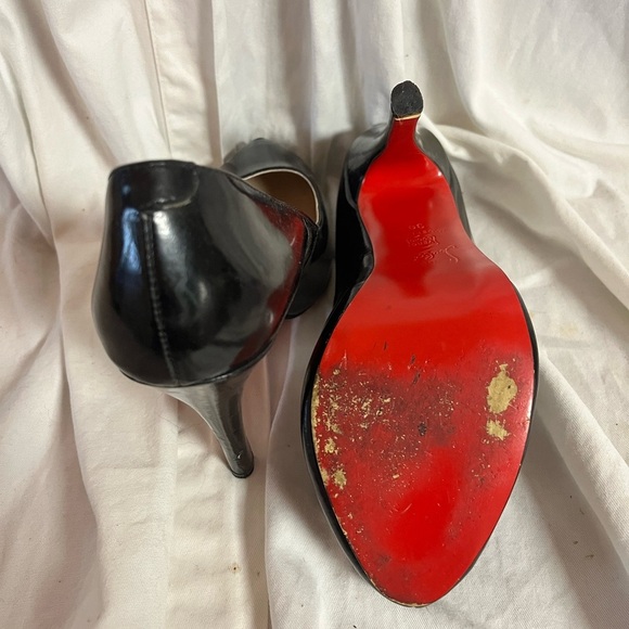 Christian Louboutin Black Patent
Rolando Pumps  size 39 - Picture 5 of 10